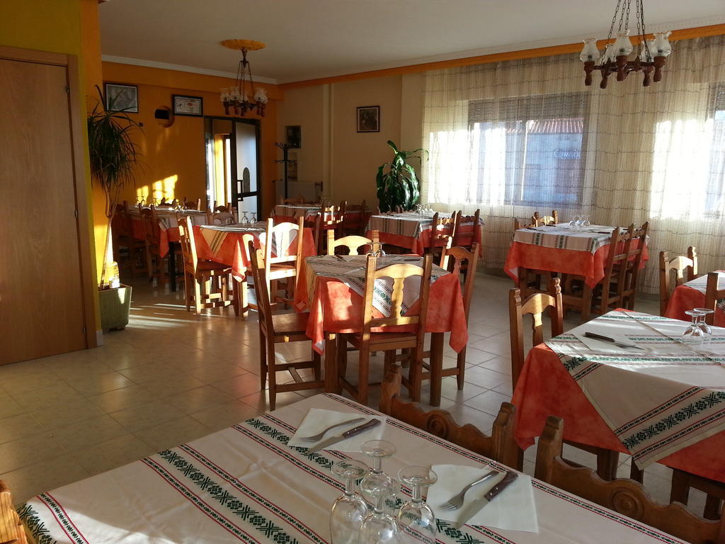 Hostal Atila Ricobayo Buitenkant foto